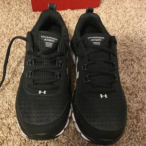 Under Armour Size 8 NEVER WORN
